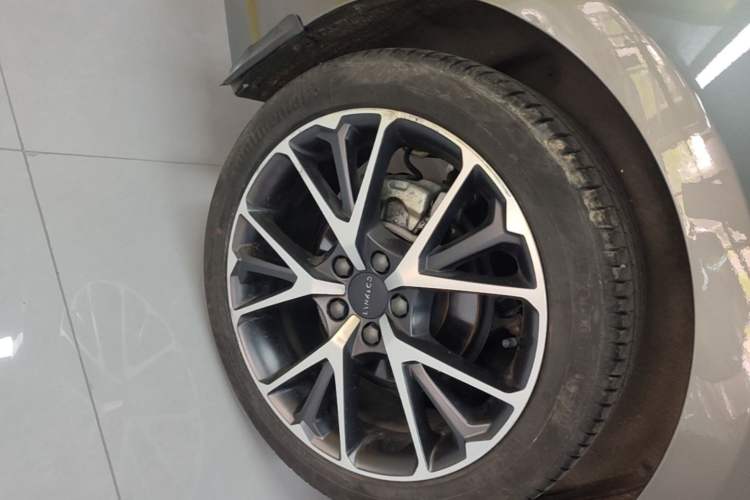Used Lynk & Co 03 2021 2.0TD Automatic Trendy Champion Edition Right Rear Wheel Hub