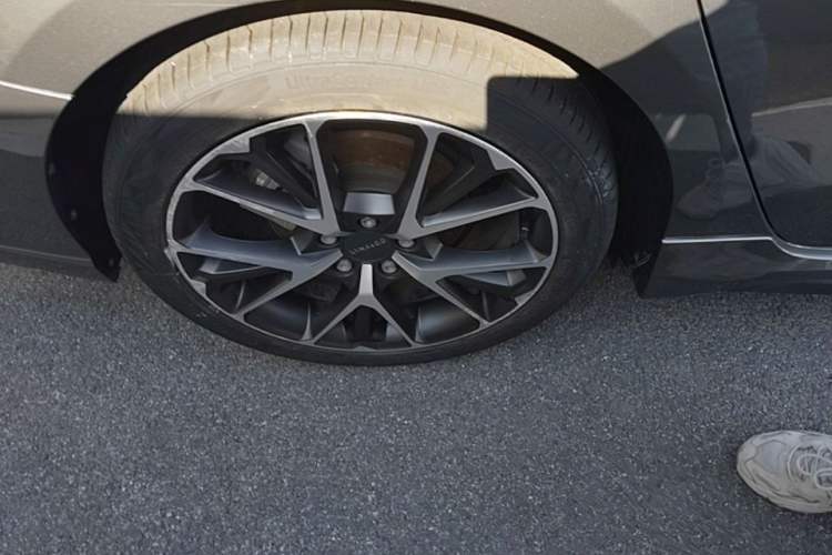 Used Lynk & Co 03 2021 1.5TD DCT Jing Champion Edition Right Rear Wheel Hub