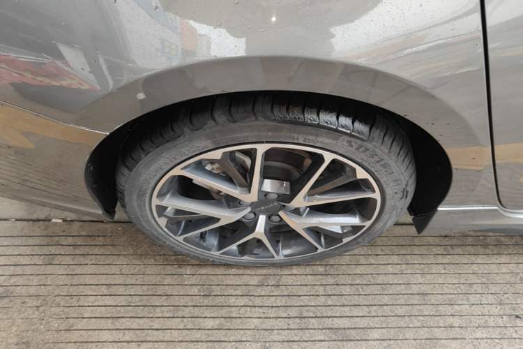 Used Lynk & Co 03 2021 2.0TD Automatic Trendy Champion Edition Right Rear Wheel Hub