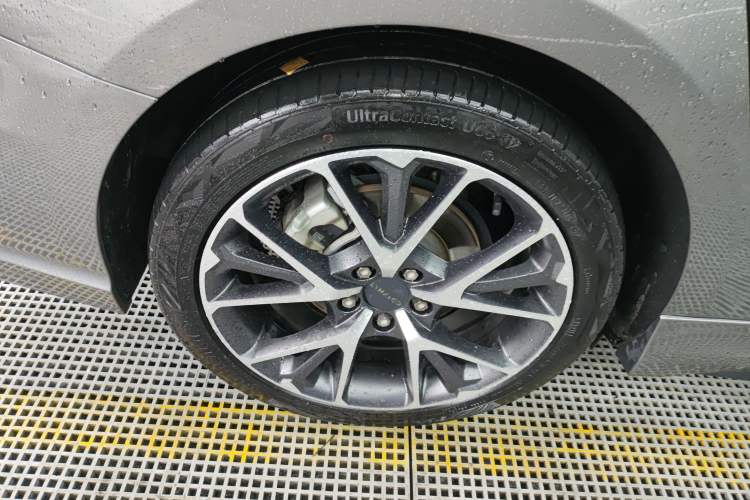 Used Lynk & Co 03 2021 1.5TD DCT Jing Champion Edition Right Rear Wheel Hub