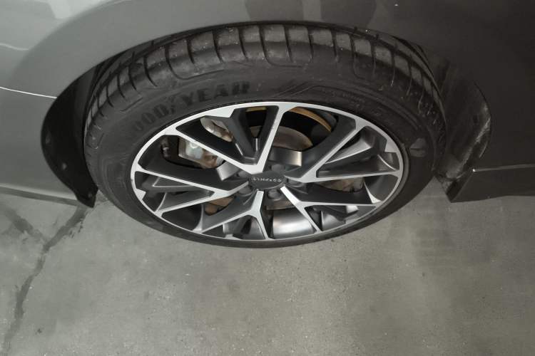Used Lynk & Co 03 2021 2.0TD Automatic Trendy Champion Edition Right Rear Wheel Hub