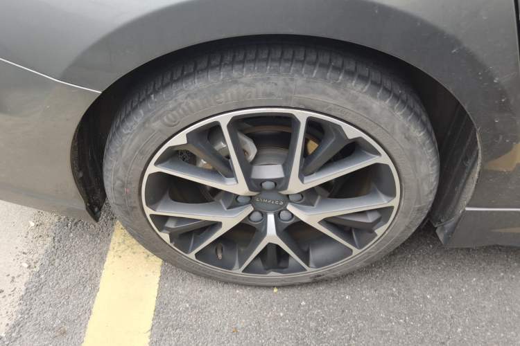 Used Lynk & Co 03 2021 2.0TD Automatic Trendy Champion Edition Right Rear Wheel Hub