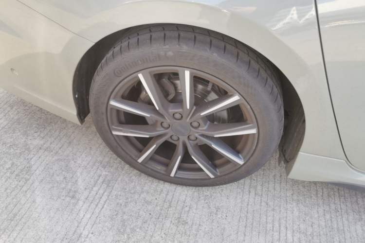 Used Lynk & Co 03 2021 03+ 2.0TD Automatic Wind-Chasing Edition Right Rear Wheel Hub