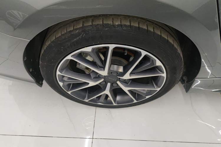 Used Lynk & Co 03 2021 2.0TD Automatic Trendy Champion Edition Right Rear Wheel Hub