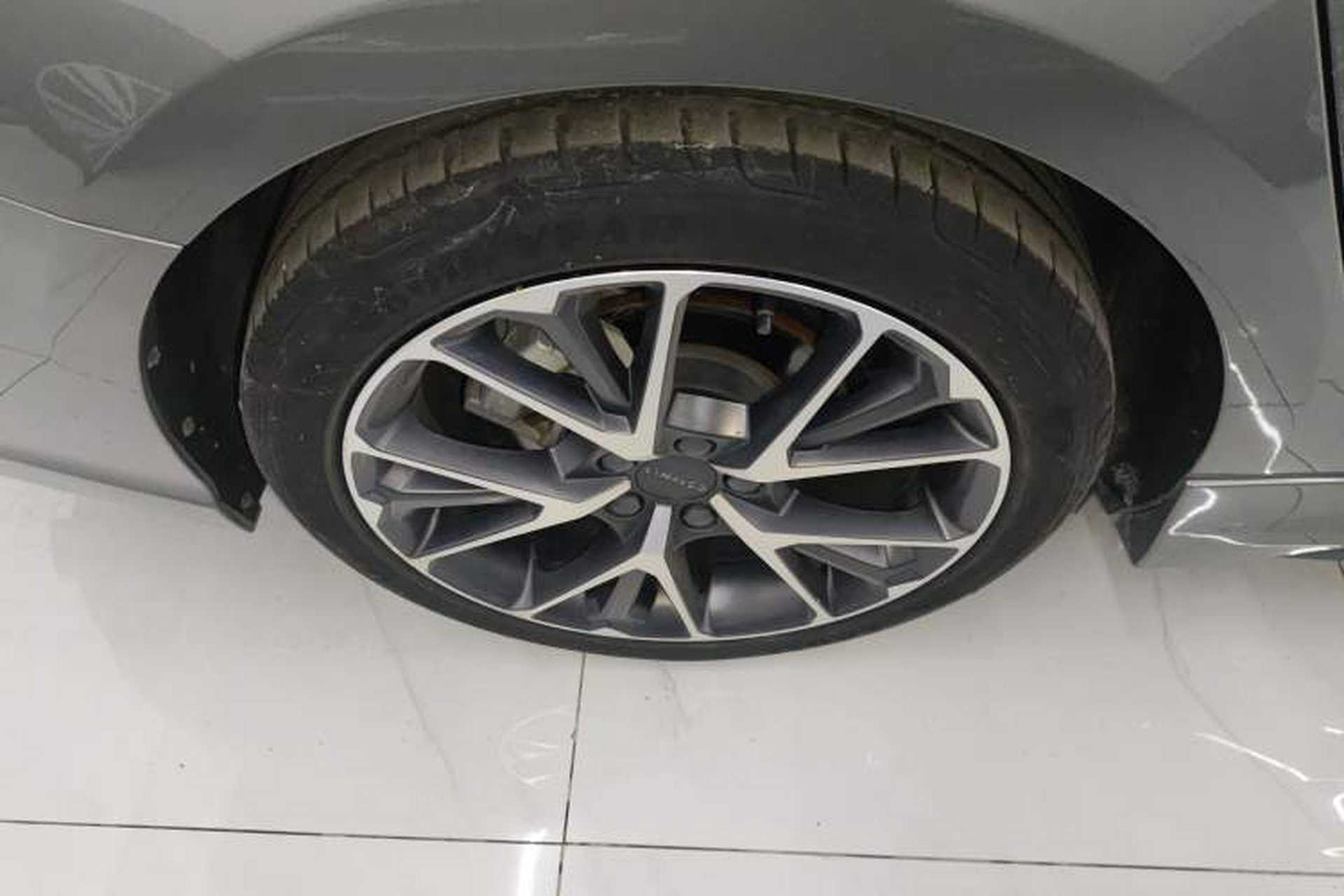 Used Lynk & Co 03 2021 2.0TD Automatic Trendy Champion Edition Right Rear Wheel Hub