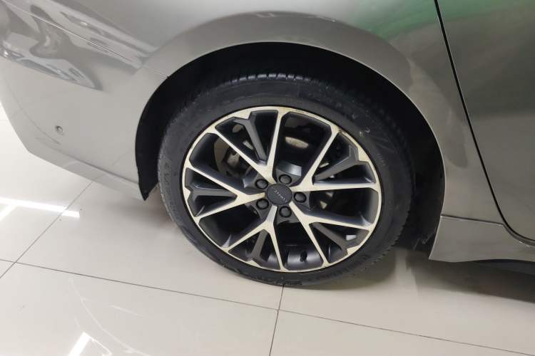 Used Lynk & Co 03 2021 2.0TD Automatic Trendy Champion Edition Right Rear Wheel Hub