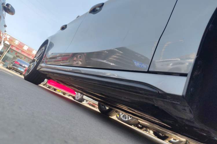 Used Lynk & Co 03 2021 1.5TD DCT Jing Champion Edition Right Side Sill