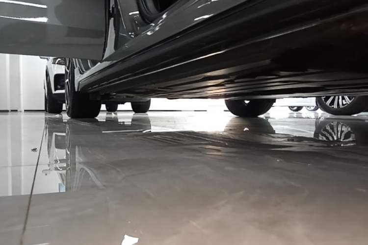 Used Lynk & Co 03 2021 1.5TD DCT Jing Champion Edition Right Side Sill