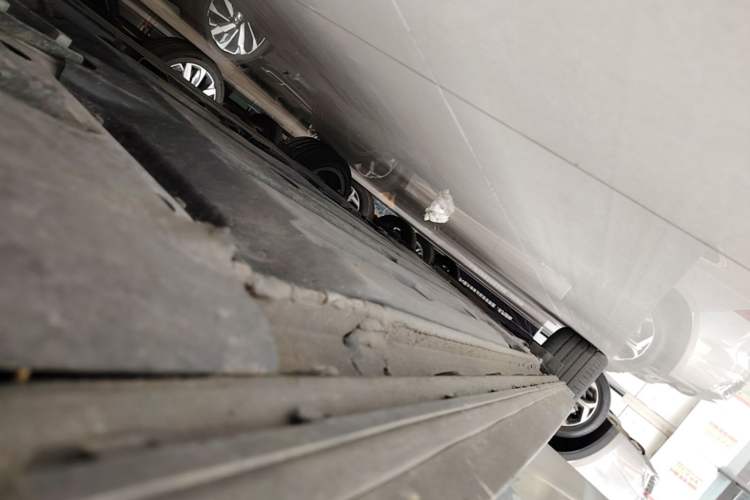 Used Lynk & Co 03 2021 1.5TD DCT Jing Champion Edition Right Side Sill