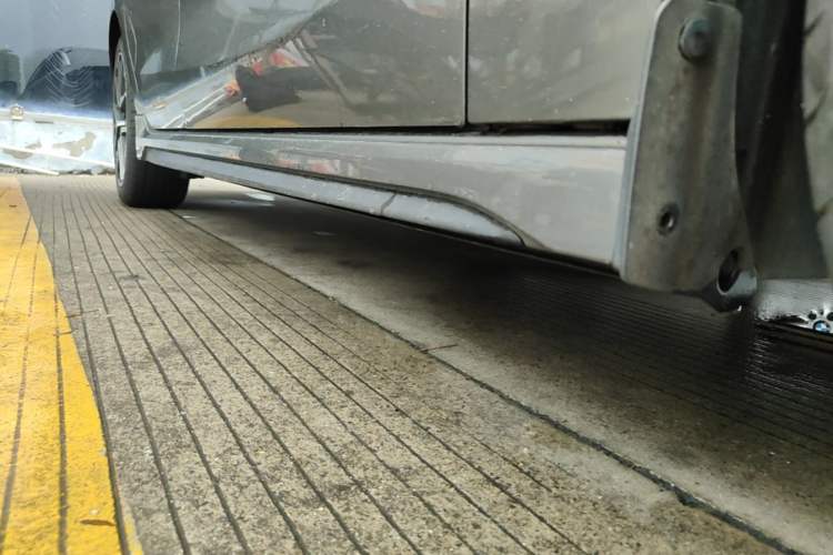 Used Lynk & Co 03 2021 2.0TD Automatic Trendy Champion Edition Right Side Sill