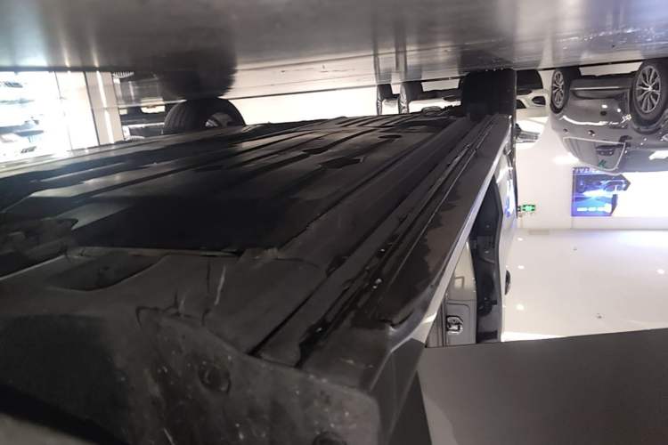 Used Lynk & Co 03 2021 1.5TD DCT Jing Champion Edition Right Side Sill
