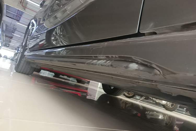 Used Lynk & Co 03 2021 1.5TD DCT Jing Champion Edition Right Side Sill