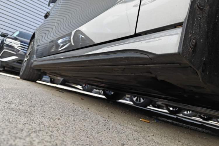 Used Lynk & Co 03 2021 1.5TD DCT Jing Champion Edition Right Side Sill