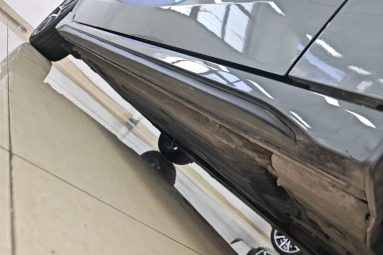 Used Lynk & Co 03 2021 1.5TD DCT Jing Champion Edition Right Side Sill