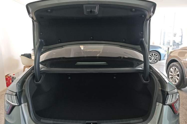 Used Lynk & Co 03 2021 1.5TD DCT JingPlus Trunk