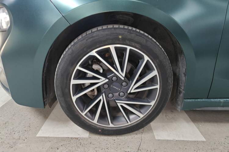 Used Lynk & Co 03 2021 1.5TD DCT JingPlus Left Front Wheel Hub