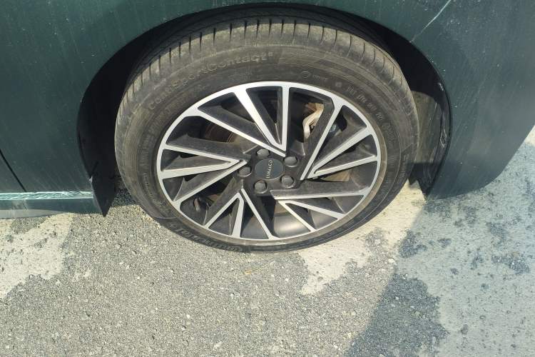Used Lynk & Co 03 2021 1.5TD DCT JingPlus Right Front Wheel Hub