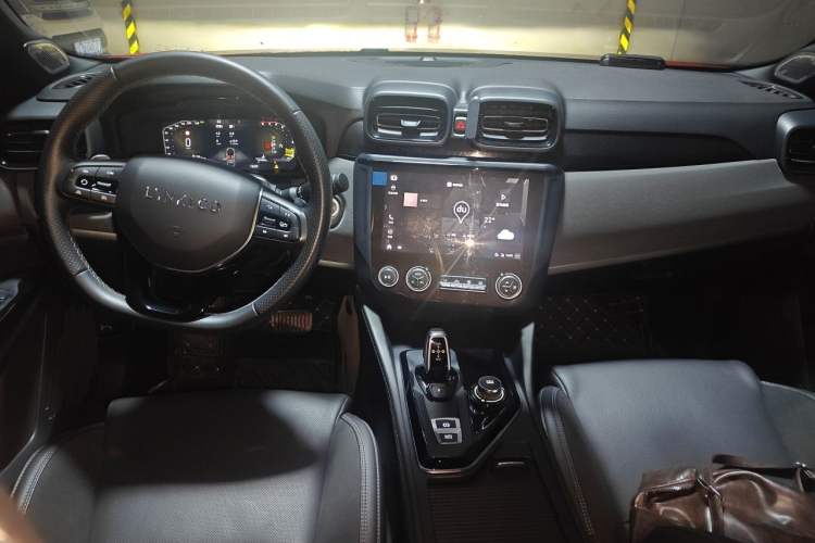 Used Lynk & Co 03 2021 2.0TD Automatic JingPro Center Console