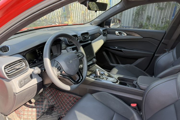 Used Lynk & Co 03 2021 1.5TD DCT JingPlus Interior 2