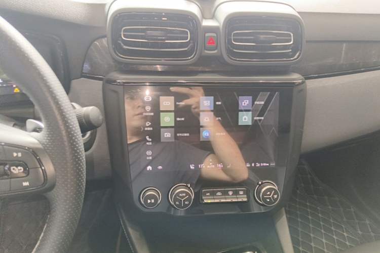 Used Lynk & Co 03 2021 2.0TD Automatic Trendy Champion Edition Audio And AC Panel