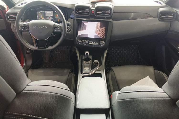 Used Lynk & Co 03 2021 2.0TD Automatic Trendy Champion Edition Center Console