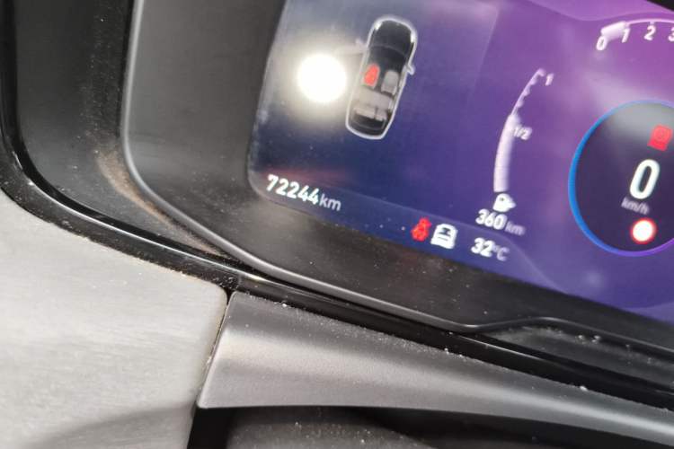 Used Lynk & Co 03 2021 1.5TD DCT JingPro Odometer Close Up