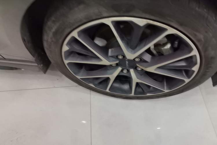 Used Lynk & Co 03 2021 2.0TD Automatic Trendy Champion Edition Right Front Wheel Hub