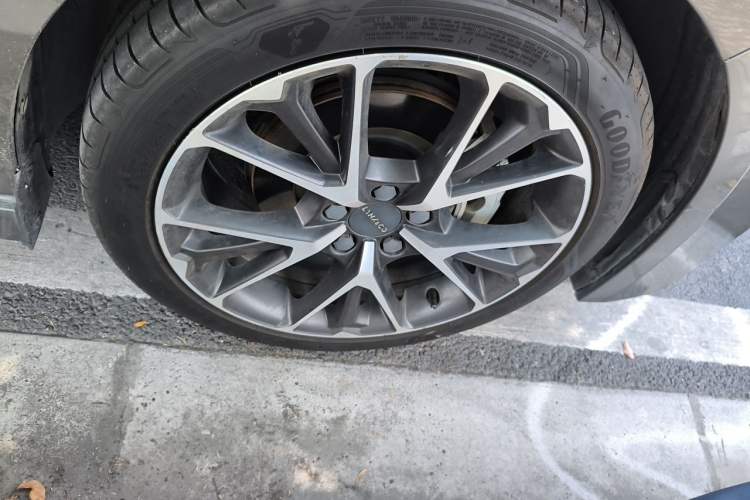 Used Lynk & Co 03 2021 1.5TD DCT Jing Champion Edition Right Front Wheel Hub