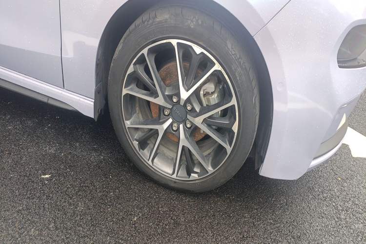Used Lynk & Co 03 2021 2.0TD Automatic Trendy Champion Edition Right Front Wheel Hub