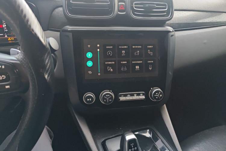 Used Lynk & Co 03 2021 2.0TD Automatic Trendy Champion Edition Audio And AC Panel