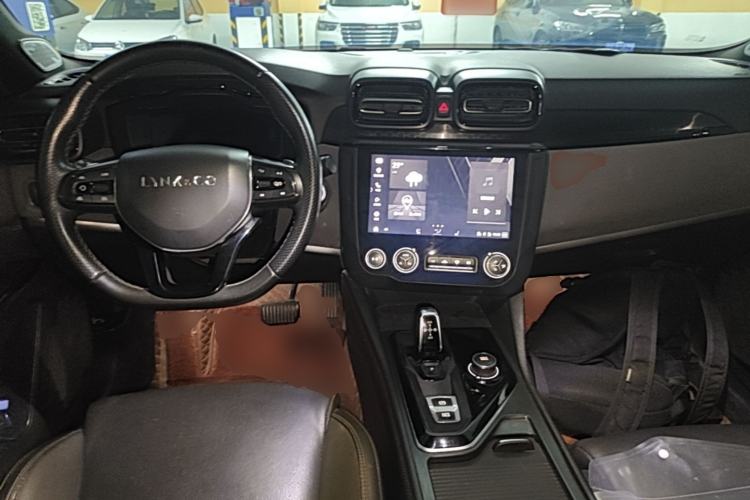 Used Lynk & Co 03 2021 2.0TD Automatic Trendy Champion Edition Center Console