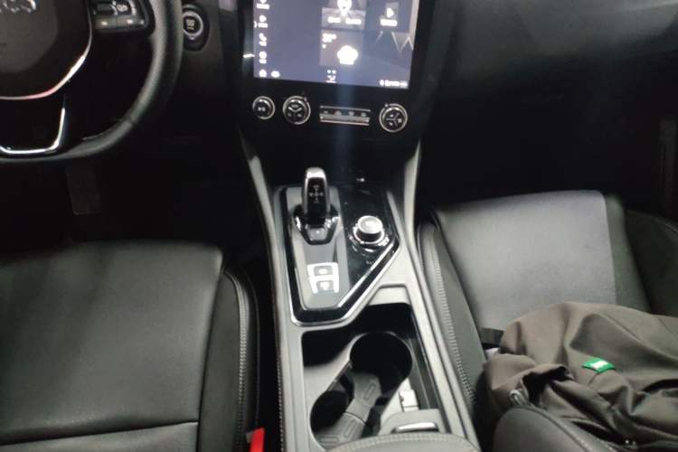 Used Lynk & Co 03 2021 1.5TD DCT JingPlus Gear Lever