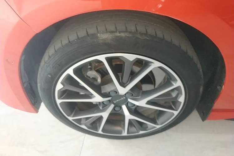 Used Lynk & Co 03 2021 2.0TD Automatic Trendy Champion Edition Left Front Wheel Hub