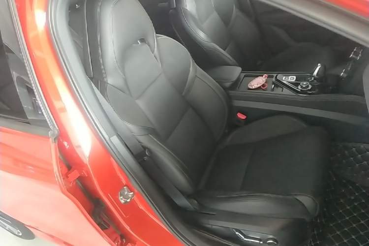 Used Lynk & Co 03 2021 2.0TD Automatic Trendy Champion Edition Right Front Seat