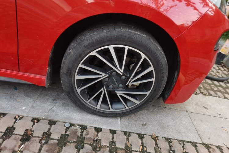 Used Lynk & Co 03 2021 2.0TD Automatic Jing Plus Right Front Wheel Hub