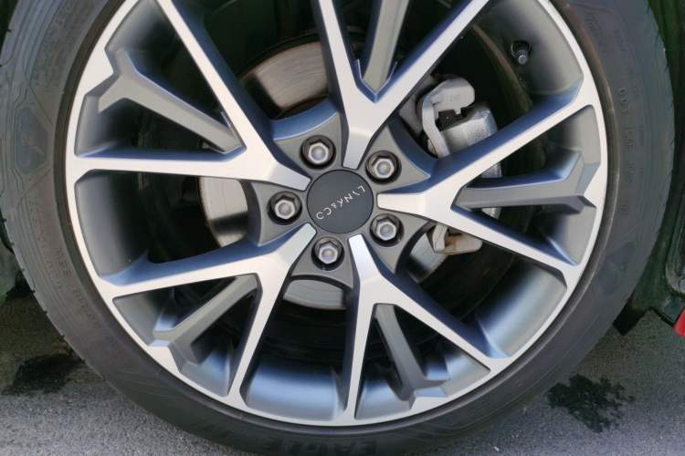 Used Lynk & Co 03 2021 1.5TD DCT Jing Champion Edition Right Front Wheel Hub