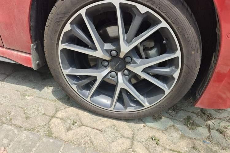 Used Lynk & Co 03 2021 2.0TD Automatic Trendy Champion Edition Right Front Wheel Hub