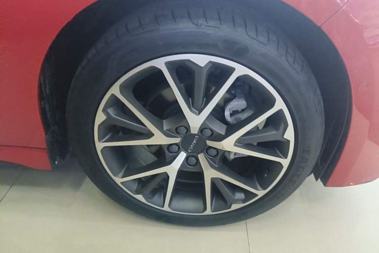 Used Lynk & Co 03 2021 2.0TD Automatic Trendy Champion Edition Right Front Wheel Hub