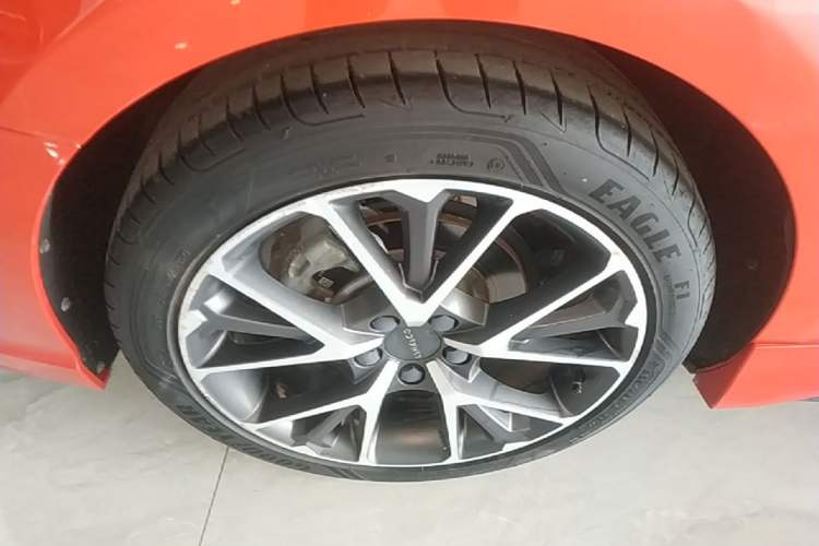 Used Lynk & Co 03 2021 2.0TD Automatic Trendy Champion Edition Right Rear Wheel Hub