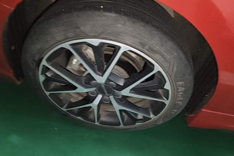 Used Lynk & Co 03 2021 2.0TD Automatic Trendy Champion Edition Right Rear Wheel Hub