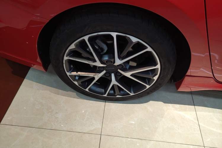 Used Lynk & Co 03 2021 1.5TD DCT Jing Champion Edition Right Rear Wheel Hub