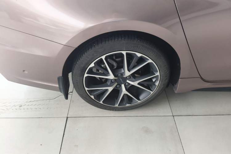 Used Lynk & Co 03 2021 2.0TD Automatic Trendy Champion Edition Right Rear Wheel Hub
