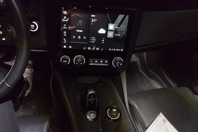 Used Lynk & Co 03 2021 2.0TD Automatic Trendy Champion Edition Audio And AC Panel