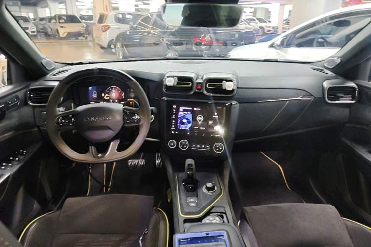 Used Lynk & Co 03 2021 03+ 2.0TD Automatic Wind-Chasing Edition Center Console