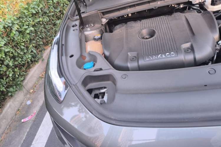 Used Lynk & Co 03 2021 2.0TD Automatic Trendy Champion Edition Engine Bay Right