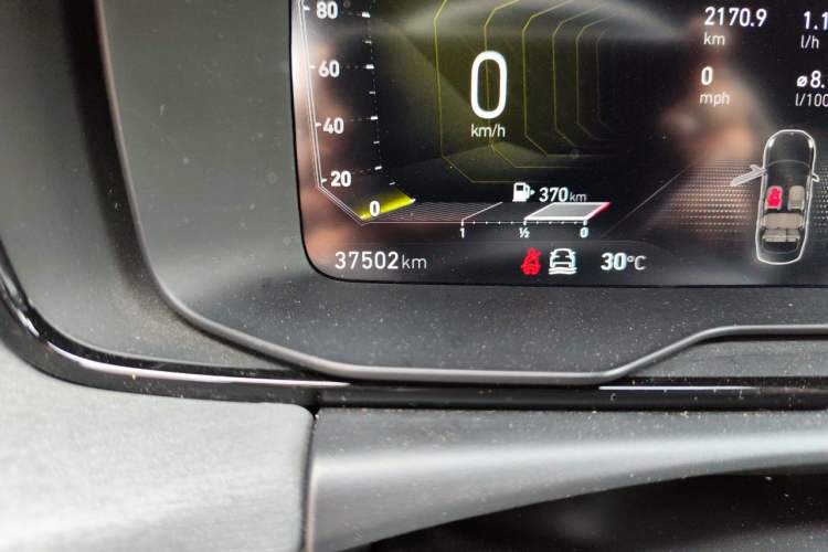 Used Lynk & Co 03 2021 1.5TD DCT Jing Champion Edition Odometer Close Up