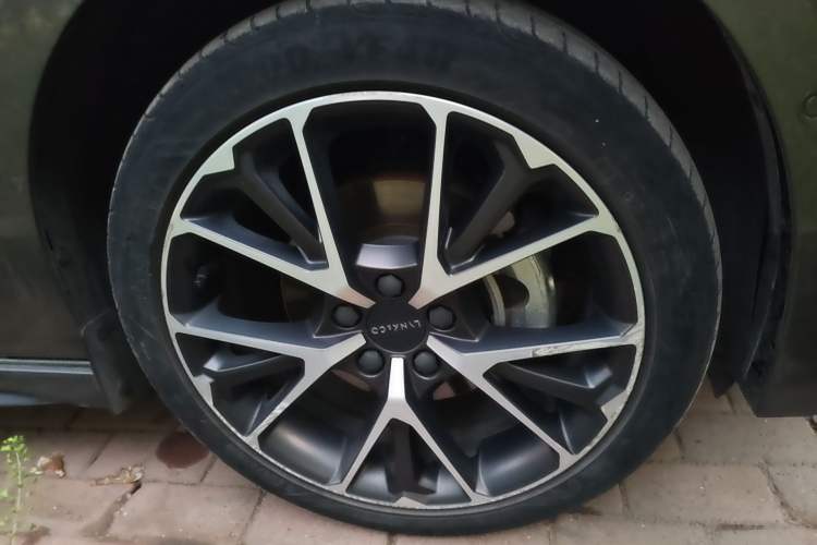 Used Lynk & Co 03 2021 2.0TD Automatic Trendy Champion Edition Right Front Wheel Hub