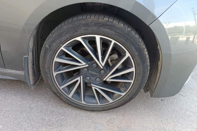Used Lynk & Co 03 2021 1.5TD DCT JingPlus Right Front Wheel Hub