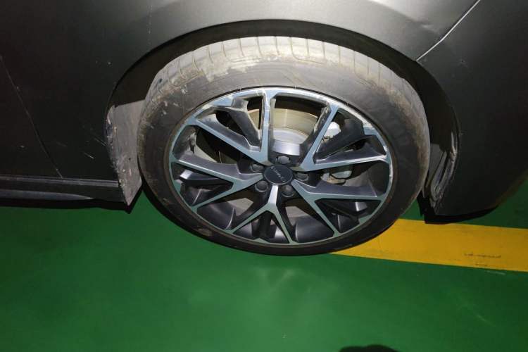 Used Lynk & Co 03 2021 1.5TD DCT Jing Champion Edition Right Front Wheel Hub