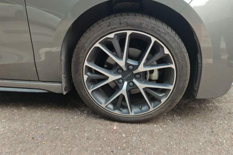 Used Lynk & Co 03 2021 1.5TD DCT Jing Champion Edition Right Front Wheel Hub